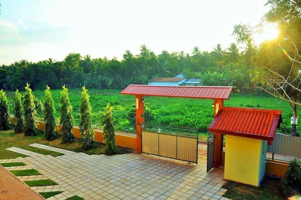 Airport Green View Resort Andiambalama Exteriör bild